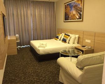 The Inn - Bintulu - Bedroom