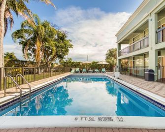 Quality Inn Boca Raton University Area - Boca Raton - Piscina