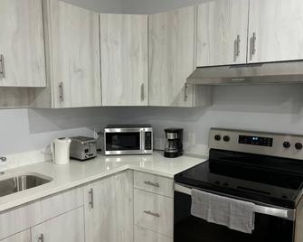 Stylish and Cozy Guest Suite - Calgary - Kuchnia