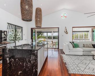 Riviera Palms - Tumbulgum - Living room