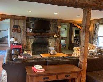 What are you wating for - All the powder you need, plus 6 bedroom 5 baths await. - Wilmington - Wohnzimmer