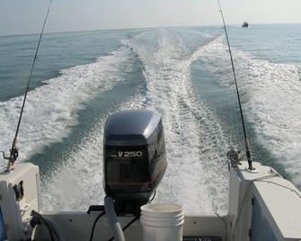 Pirates Pleasure Fishing and Snorkeling. - Little Torch Key - Beach