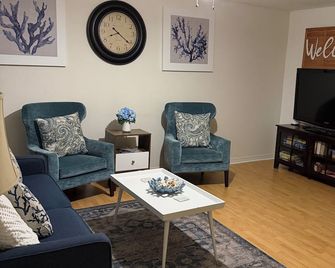 3 Bedroom Townhome - Niceville - Living room