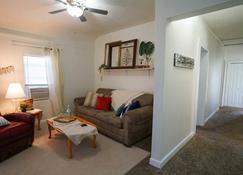 2 Bedroom Apartment Near Ndsu And Downtown Fargo - Fargo - Sala de estar