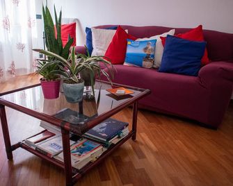 B&B Amalfi Coast Salerno - Salerno - Living room