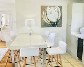 The Chapel by Platinum Retreats - Ramsey - Dining room