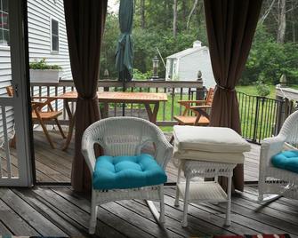 Home away from home in suburb of Portland - Westbrook - Balcony