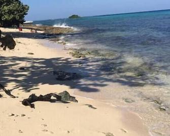 RELAX at Seashells and Sunshine! Close to beach. Whole home- no shared space - Montego Bay - Strand