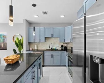 Comfortable Townhouse - Free Parking Included - Miami - Kitchen