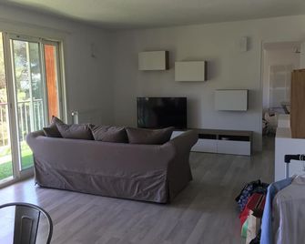 Cap Canaille view and near center - Cassis - Wohnzimmer