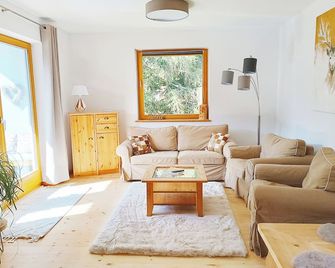 Bergkristall Ruhe und Aussicht auf 1100m - Sankt Georgen ob Murau - Sala de estar