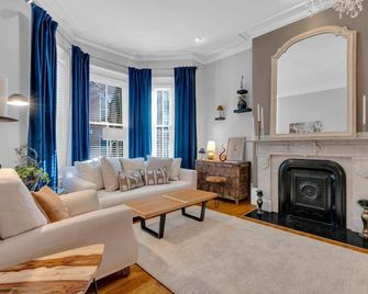 Historic and Charming Brownstone - בוסטון - סלון