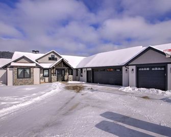 Dusty Diamond-New build, private hot tub, 4 miles to Sturgis & 5 miles to Deadwood! - Sturgis - Building