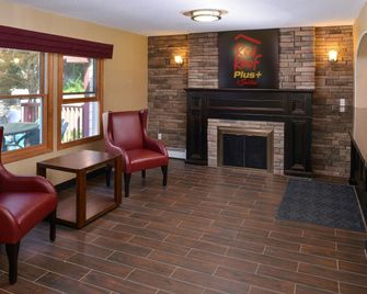 Red Roof Inn Plus+ & Suites Guilford - Guilford - Salónek