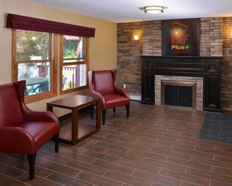 Red Roof Inn Plus+ & Suites Guilford - Guilford - Salónek