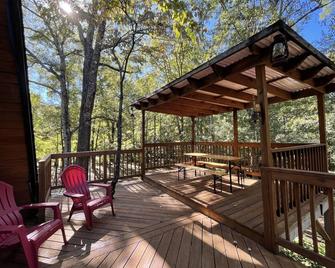 Modern A-Frame cabin with Dock on West Point Lake - Lanett - Balcony