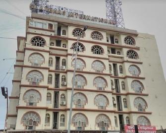 Iroomz Shanbhag Towers International - Hosapete - Budova