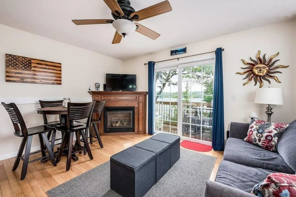 Gorgeous Waterfront Condo with Lake Access & Views - Tilton - Huiskamer