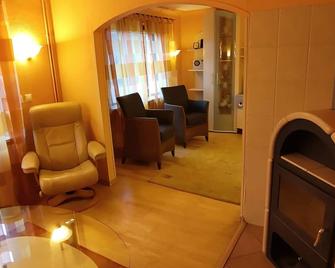 Guest house with large garden in a quiet location - temporary living - Hamburg - Wohnzimmer