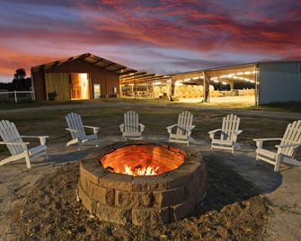 Cora's Cabins - Winona - Patio