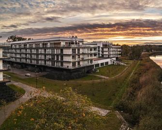 Prywatne apartamenty Sun & Snow w Porta Mare Marina z basenem - Dziwnów - Building