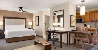 Homewood Suites by Hilton Fargo - Fargo - Bedroom