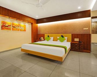 Treebo Surya Comforts, 200 Mtrs From Kolhapur Railway Station - Kolhapur - Schlafzimmer