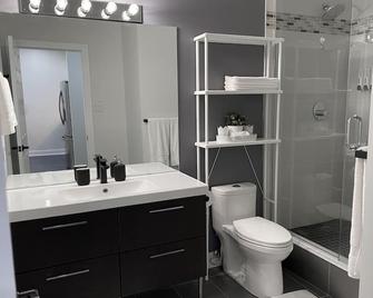 Fully Furnished. Central Financial District. Completely Renovated. - London - Baño