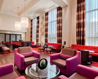 Hampton Inn & Suites Detroit/Airport-Romulus - רומולוס - טרקלין