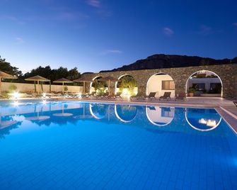 Coriva Beach Hotel & Bungalows - Koutsounára - Piscina
