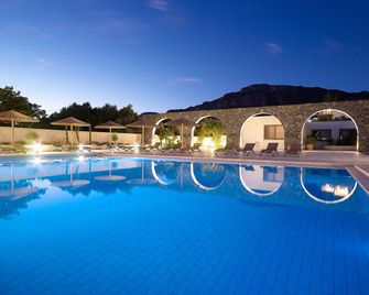 Coriva Beach Hotel & Bungalows - Koutsounára - Pool