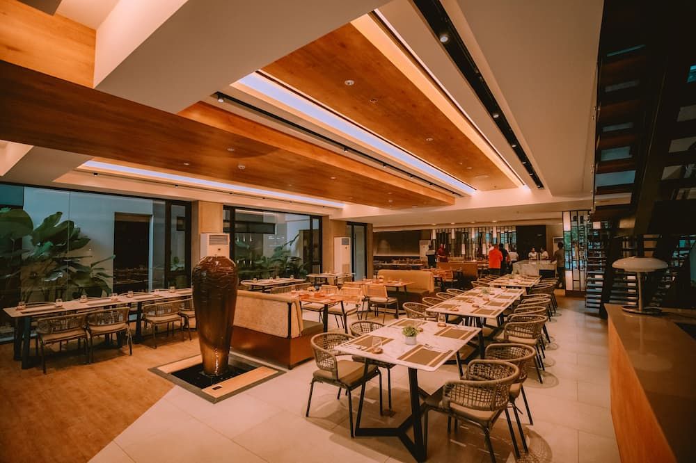 The Maximilian Hotel - Cauayan - Restaurant