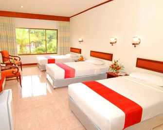 Phatad Valley Hotel - Thong Pha Phum - Bedroom