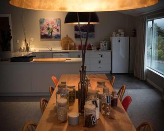 Split Apple Lodge - Kaiteriteri - Dining room