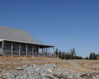 Minimum 30 day rental on Martinique Beach Home ON the beach. - Musquodoboit Harbour - Building