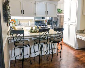 Beautiful House - Near 3 National Parks! - Selma - Kitchen