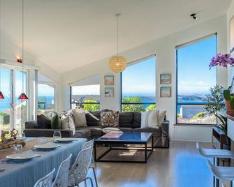 Sea Casa - Hot Tub Views - Bodega Bay - Living room