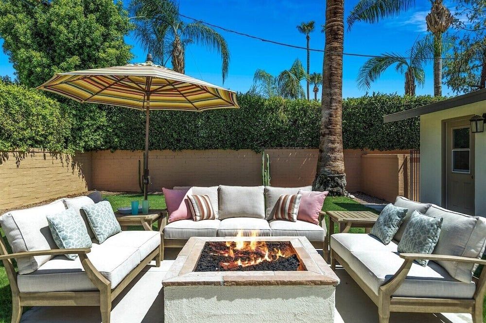 Deepwell Vacation Rental - פאלם ספירנגס - פטיו