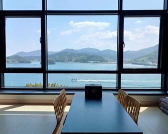 Tongyeong Bridge Hotel - Tongyeong - Comedor