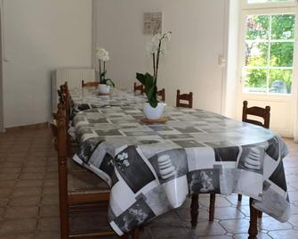 Cottage, 4 , \'The Murier Marais Poitevin\', up to 14 people - Maillezais - Comedor