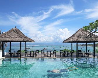 峇里巴都卡朗藍夢溫泉渡假日酒店 - 藍夢島 - 珀尼達島 - 游泳池