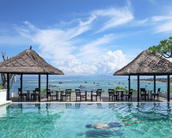 Batu Karang Lembongan Resort & Spa - Nusa Penida - Piscina