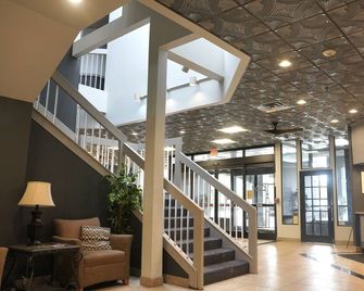 American Inn & Suites Waterford - Waterford - Lobby