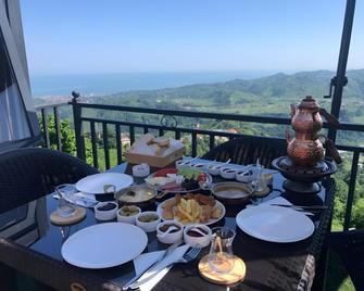 Wood Life Bungalov - Ardesen - Balcón