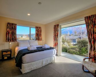 Lake Hawea Hideaway - Lake Hawea Holiday Home - Lake Hawea - Bedroom