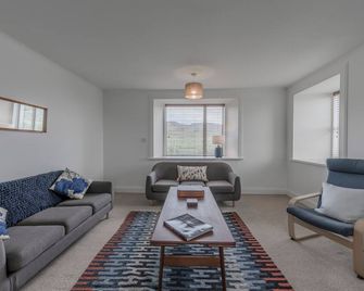 Gillean House-Spectacular beachfront property-Skye - Isle of Skye - Living room