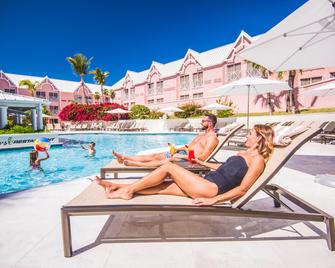 Comfort Suites Paradise Island - Nasáu - Piscina