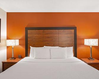 La Quinta Inn by Wyndham Auburn Worcester - Auburn - Bedroom