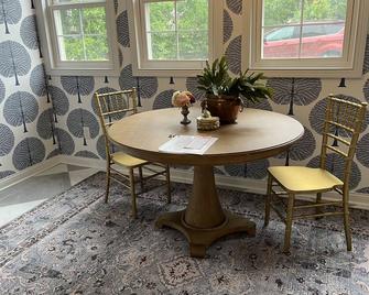 New Bourbon On Broadway- 3 King Bed- Downtown Bardstown - Bardstown - Essbereich
