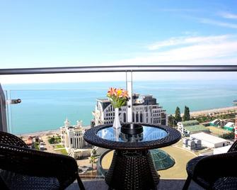 Hotel Corner Inn - Batumi - Balcony